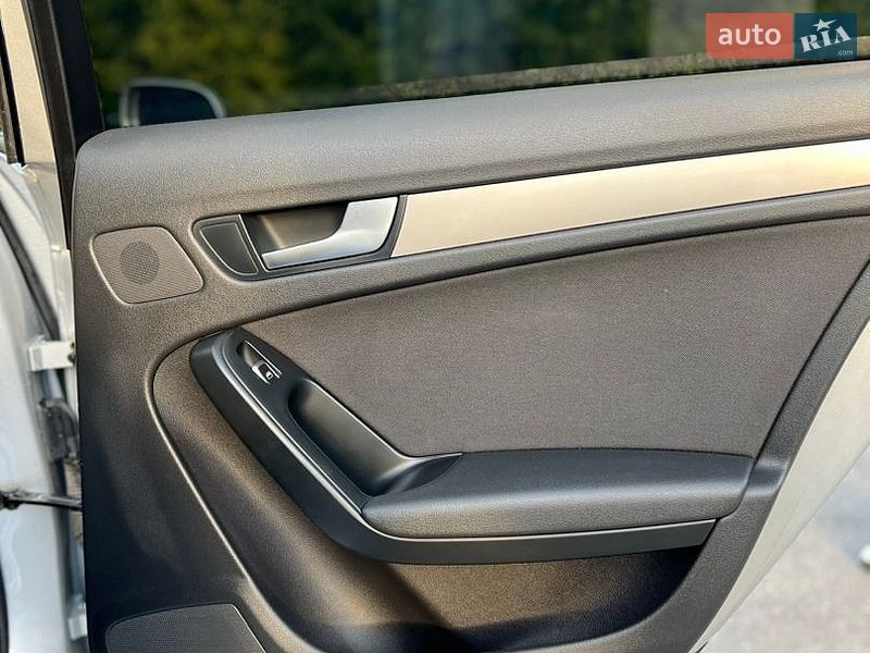 Універсал Audi A4 2012 в Звягелі