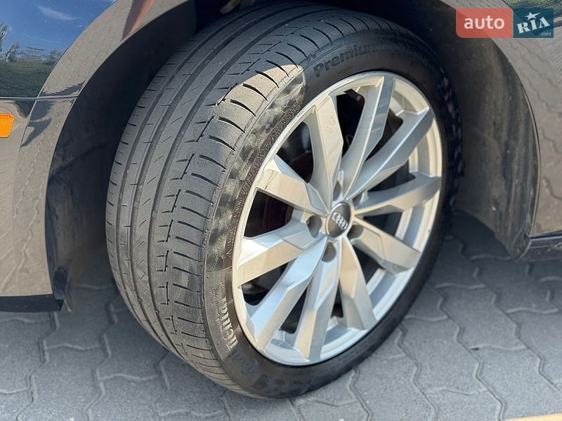 Седан Audi A4 2017 в Львові