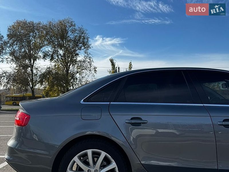 Седан Audi A4 2014 в Києві