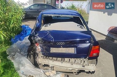 Седан Audi A4 1995 в Шептицькому