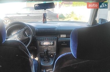 Седан Audi A4 1995 в Шептицькому