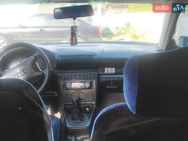 Седан Audi A4 1995 в Шептицькому