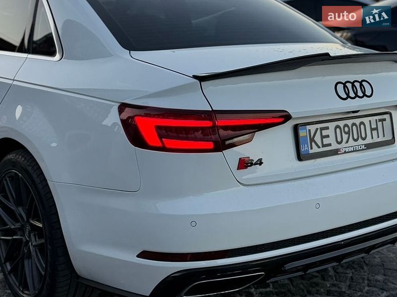 Седан Audi A4 2019 в Дніпрі
