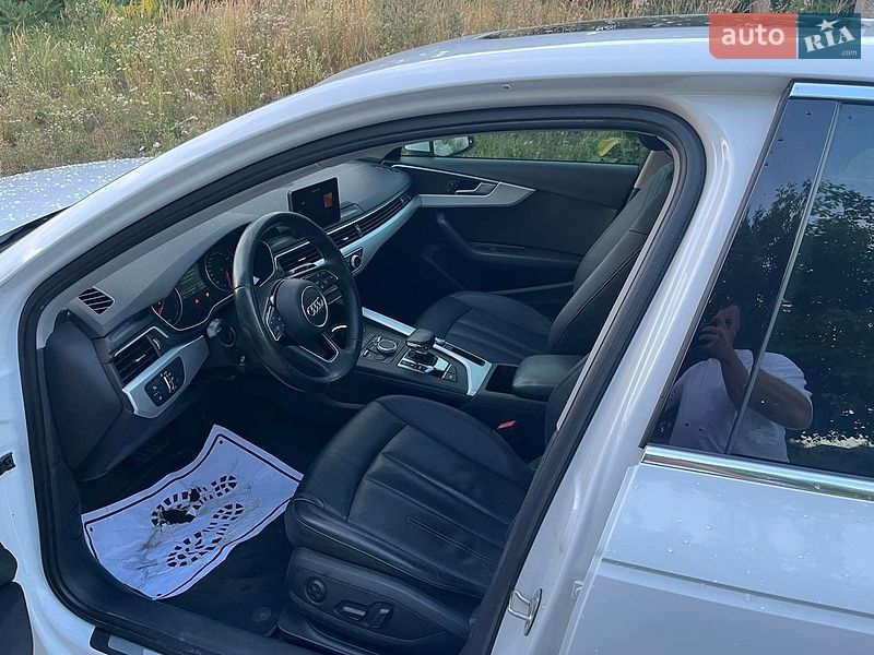 Седан Audi A4 2016 в Львове