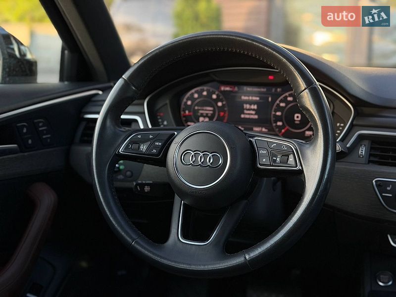 Седан Audi A4 2019 в Львове