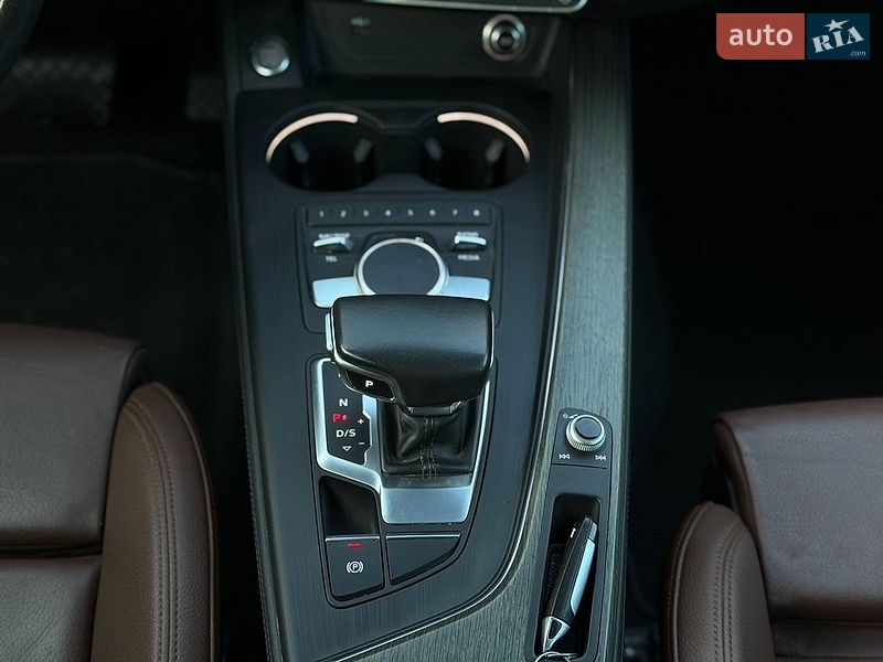 Седан Audi A4 2019 в Львове