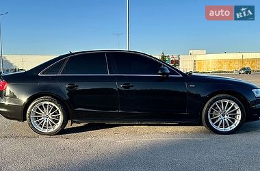 Седан Audi A4 2016 в Чернівцях