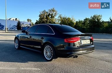 Седан Audi A4 2016 в Чернівцях