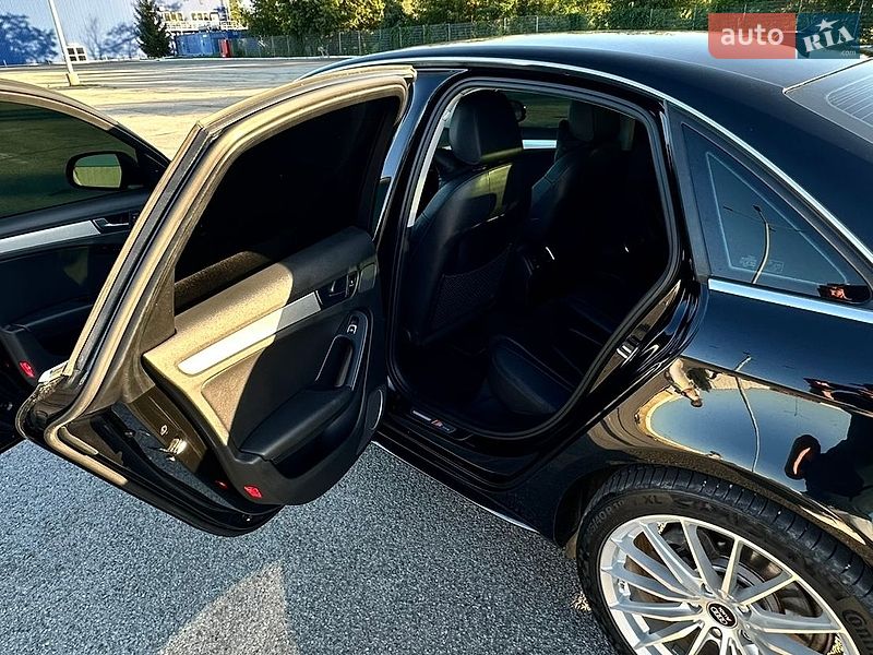 Седан Audi A4 2016 в Чернівцях