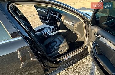 Седан Audi A4 2016 в Чернівцях