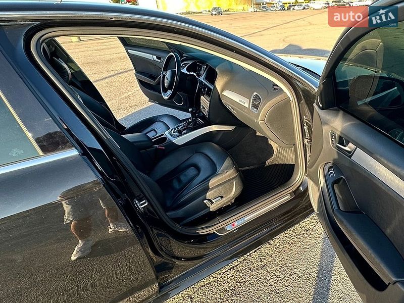 Седан Audi A4 2016 в Чернівцях