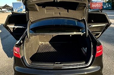 Седан Audi A4 2016 в Чернівцях