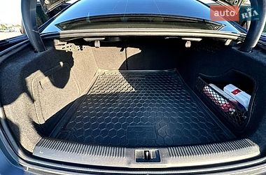 Седан Audi A4 2016 в Чернівцях