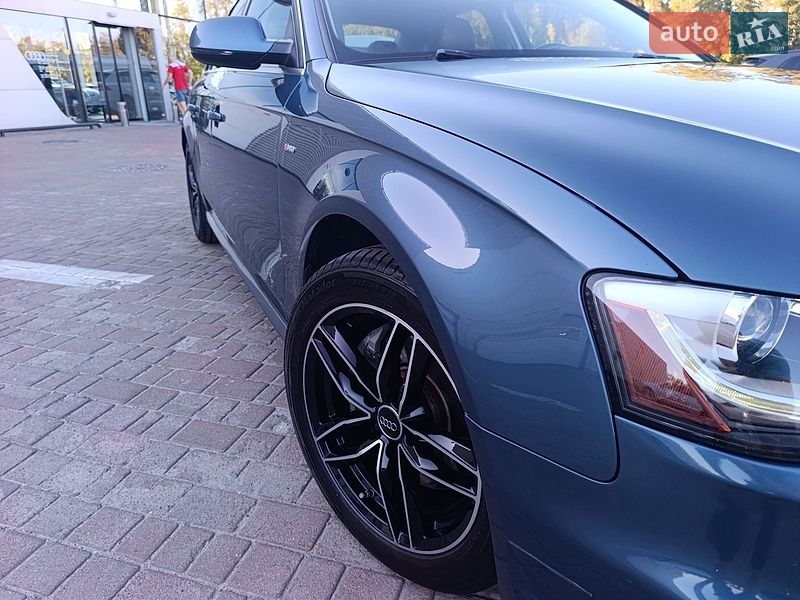 Седан Audi A4 2014 в Львові