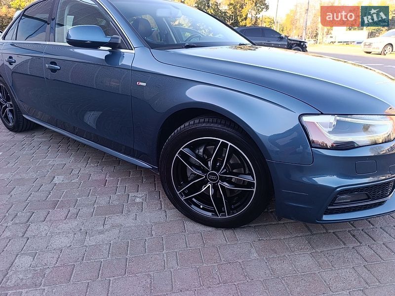 Седан Audi A4 2014 в Львові