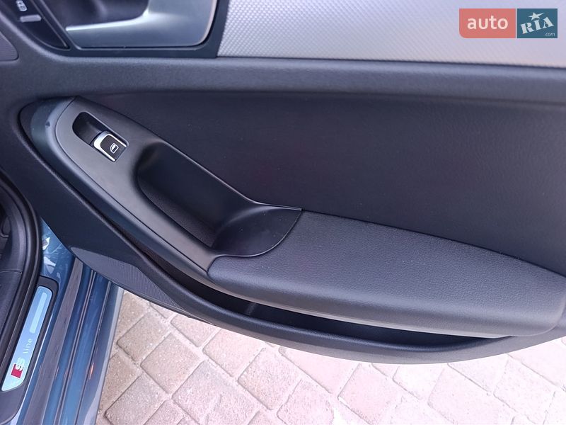 Седан Audi A4 2014 в Львові