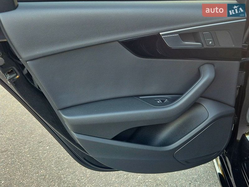 Седан Audi A4 2018 в Харкові
