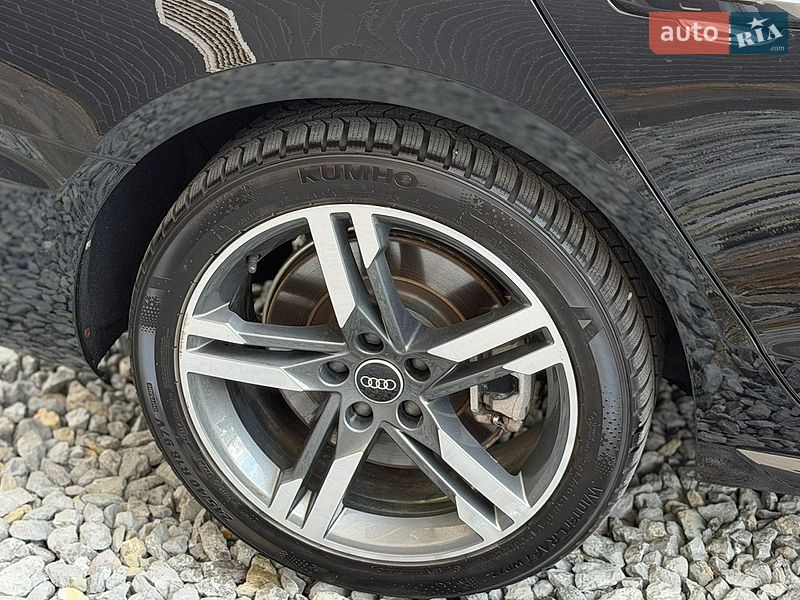 Седан Audi A4 2022 в Черновцах