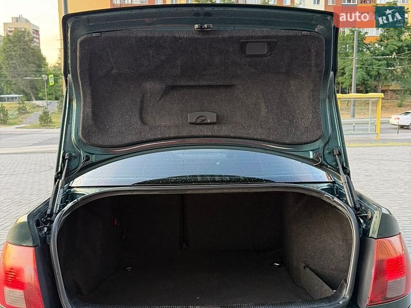 Седан Audi A4 1996 в Дніпрі