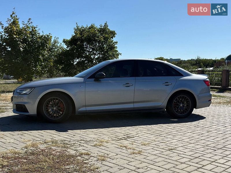 Седан Audi A4 2018 в Кропивницькому