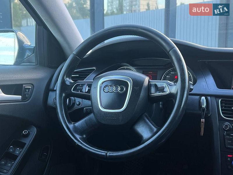 Седан Audi A4 2010 в Киеве