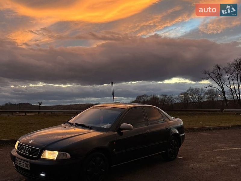 Седан Audi A4 1996 в Ходорове