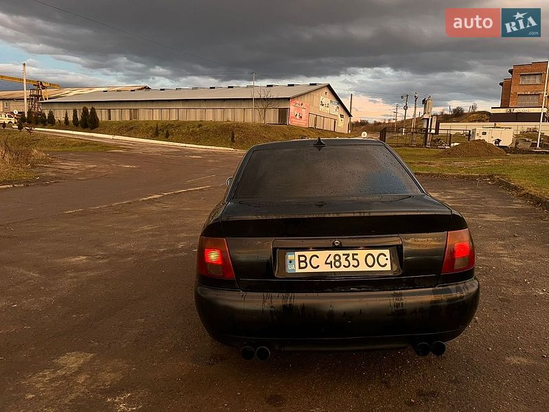Седан Audi A4 1996 в Ходорове