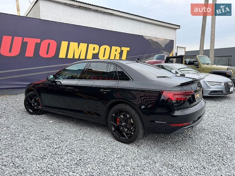 Седан Audi A4 2018 в Стрию