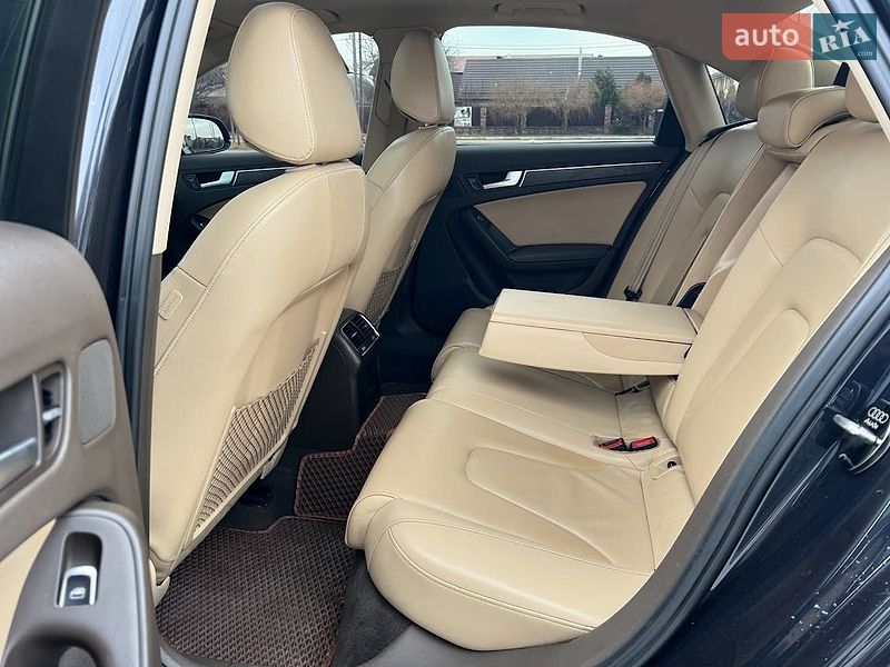 Седан Audi A4 2012 в Львове
