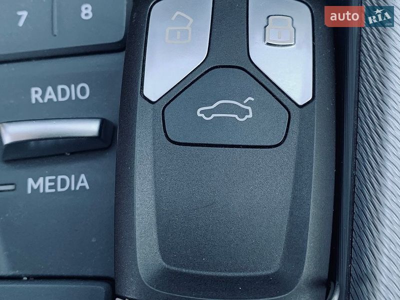 Универсал Audi A4 2018 в Киеве