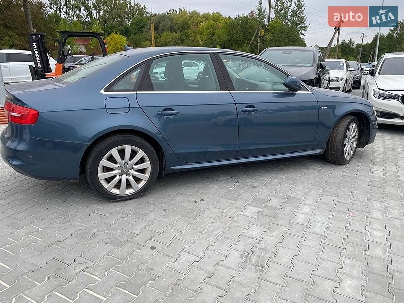 Седан Audi A4 2015 в Львові
