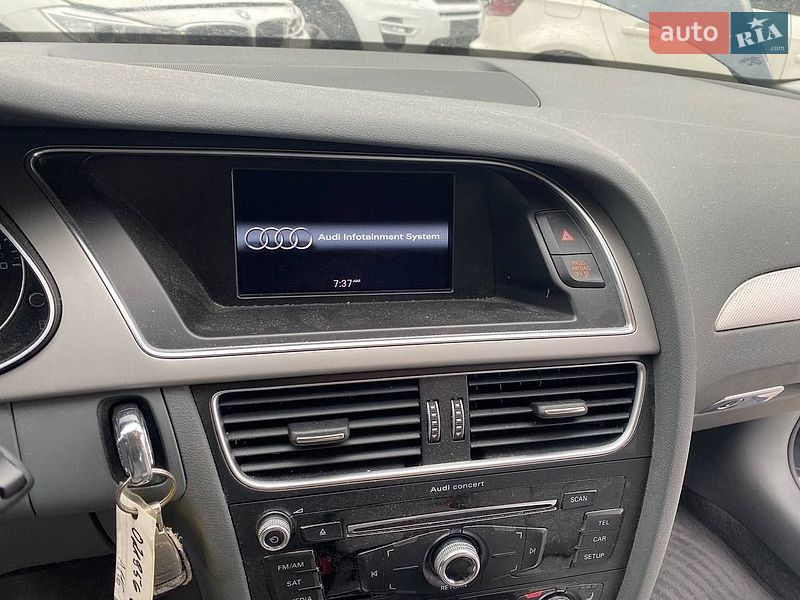 Седан Audi A4 2015 в Львові