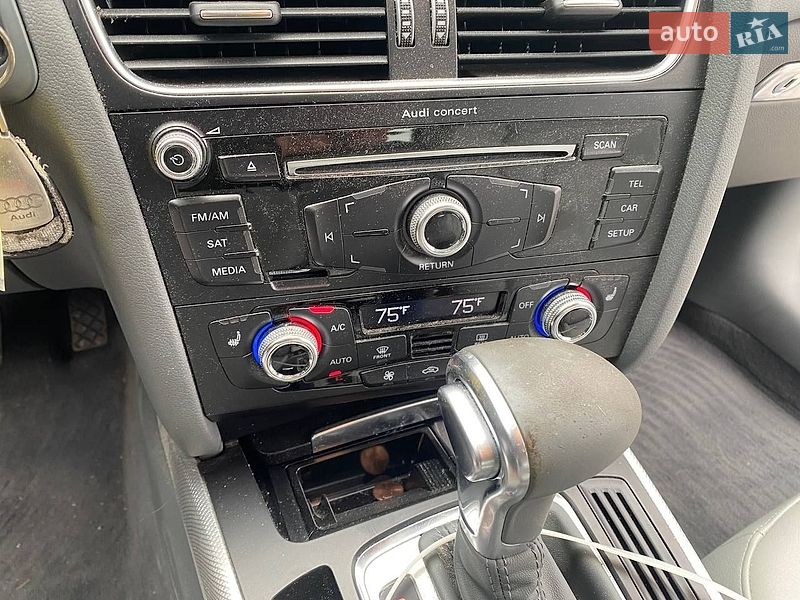 Седан Audi A4 2015 в Львові