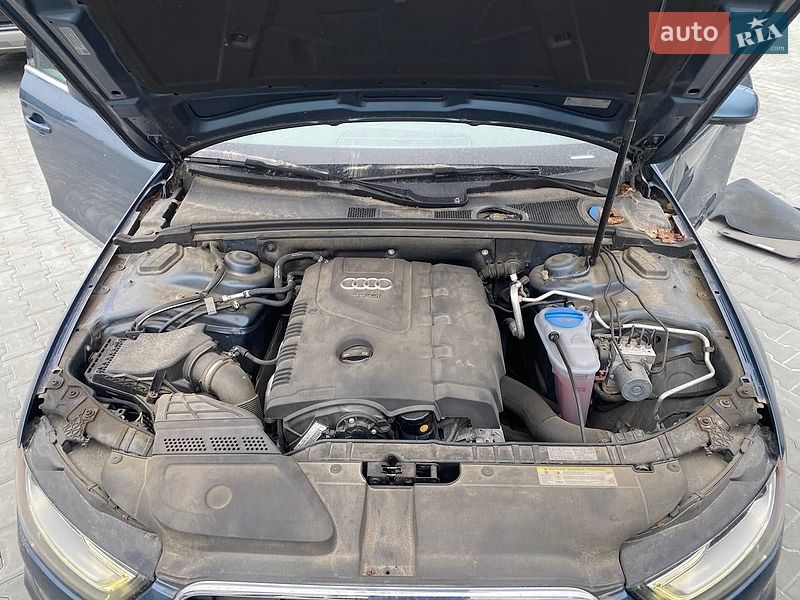 Седан Audi A4 2015 в Львові