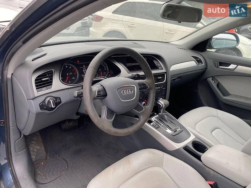 Седан Audi A4 2015 в Львові