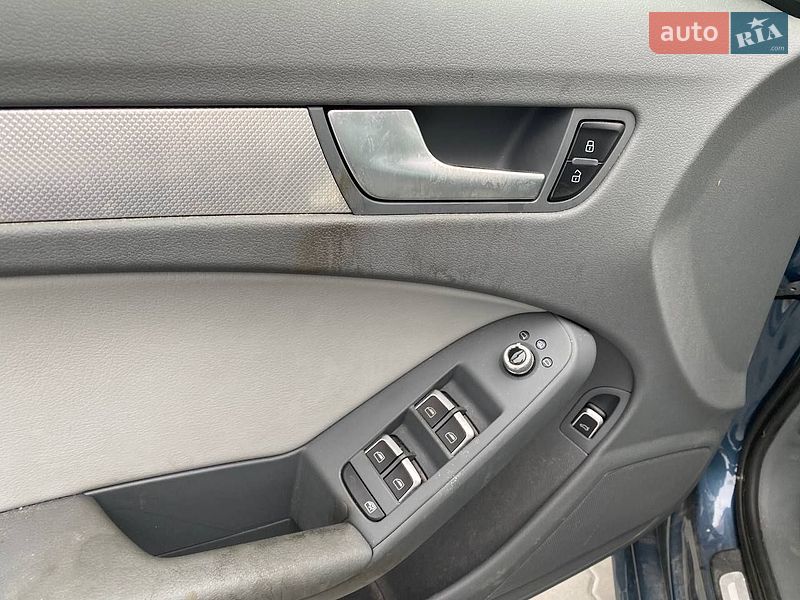 Седан Audi A4 2015 в Львові