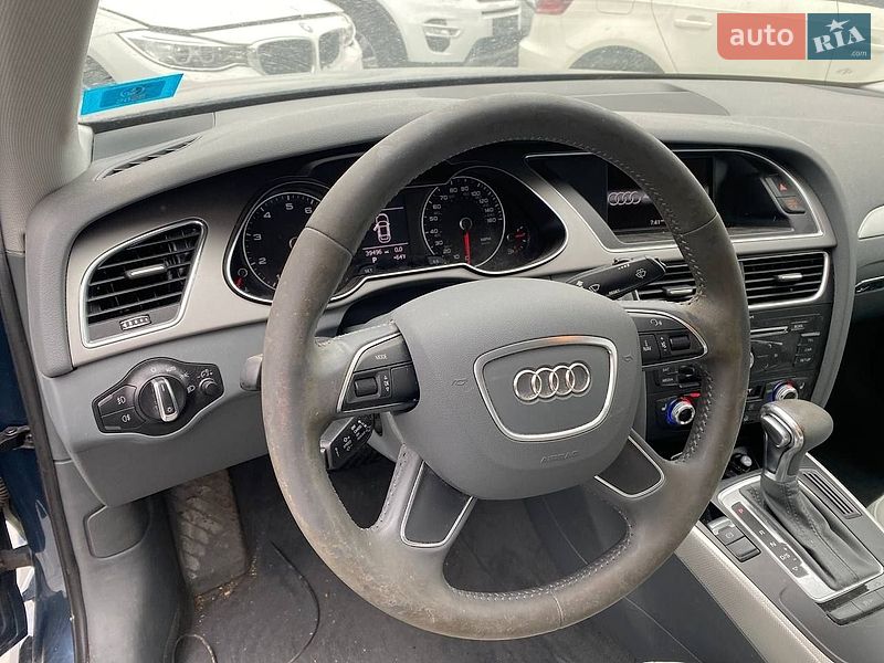 Седан Audi A4 2015 в Львові