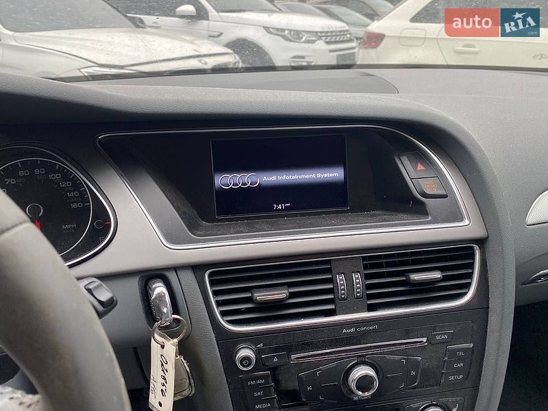 Седан Audi A4 2015 в Львові