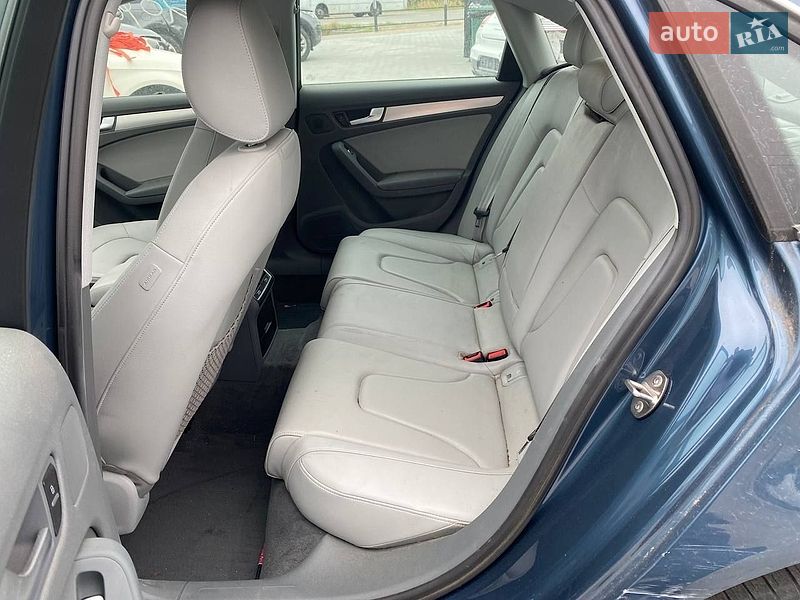 Седан Audi A4 2015 в Львові