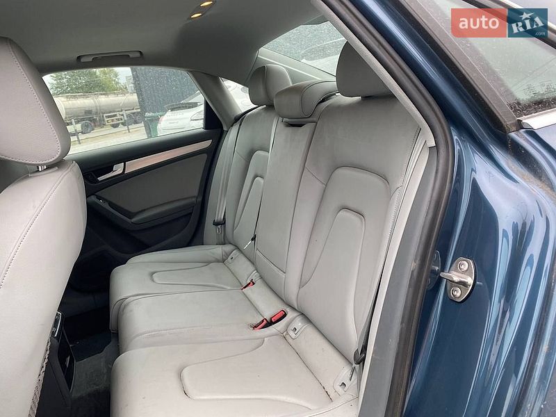 Седан Audi A4 2015 в Львові