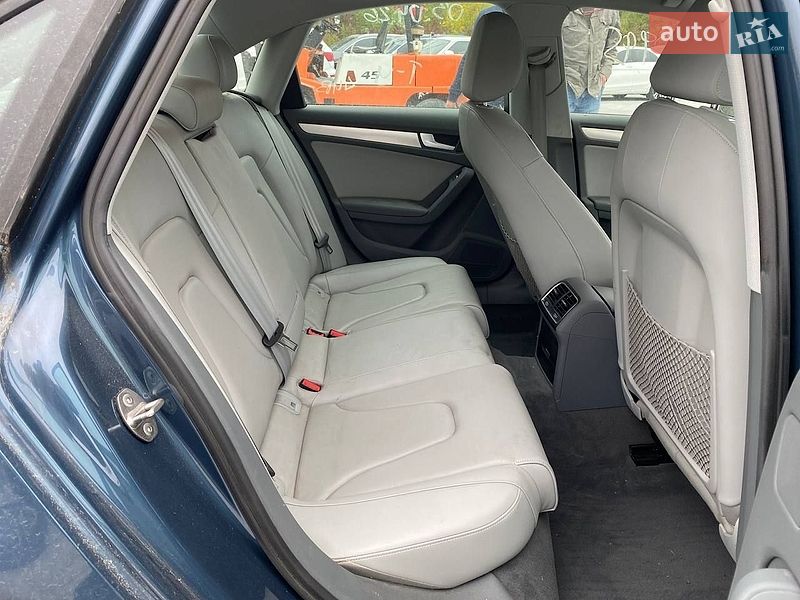 Седан Audi A4 2015 в Львові