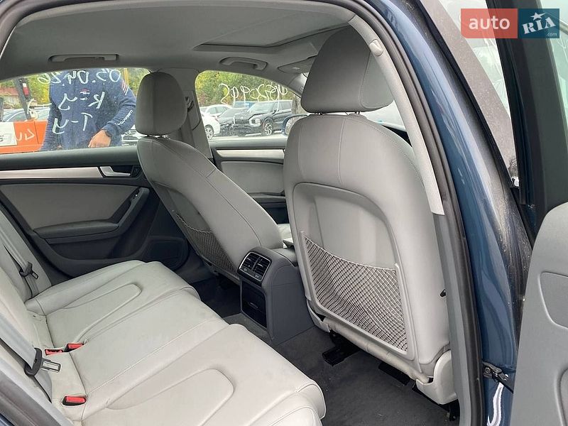 Седан Audi A4 2015 в Львові