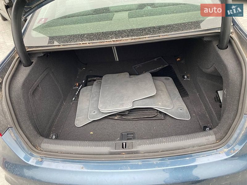 Седан Audi A4 2015 в Львові