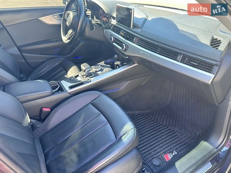 Седан Audi A4 2015 в Києві