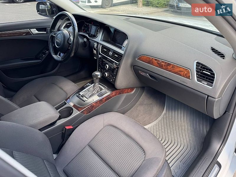 Седан Audi A4 2012 в Киеве