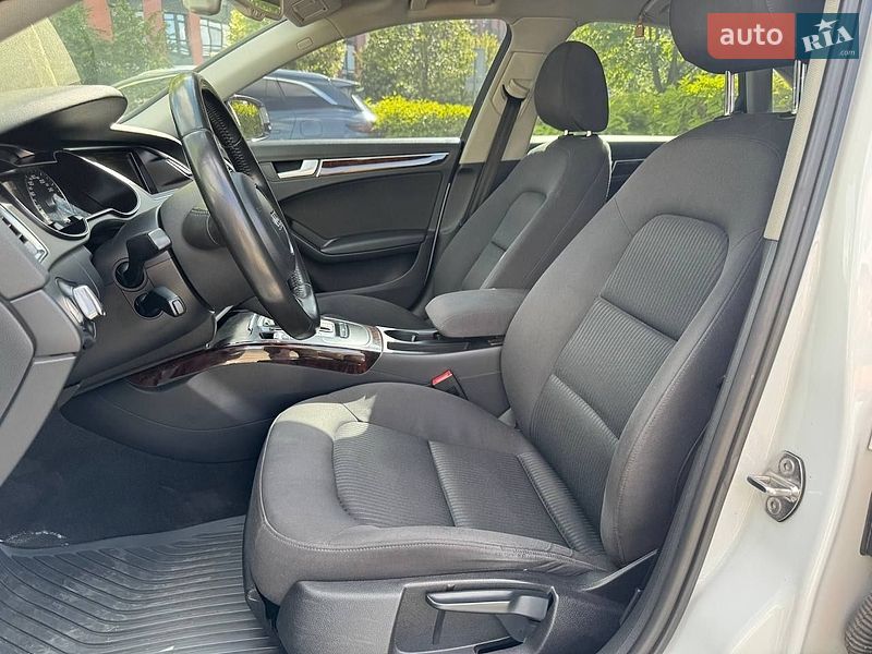 Седан Audi A4 2012 в Киеве
