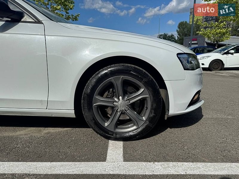 Седан Audi A4 2012 в Киеве