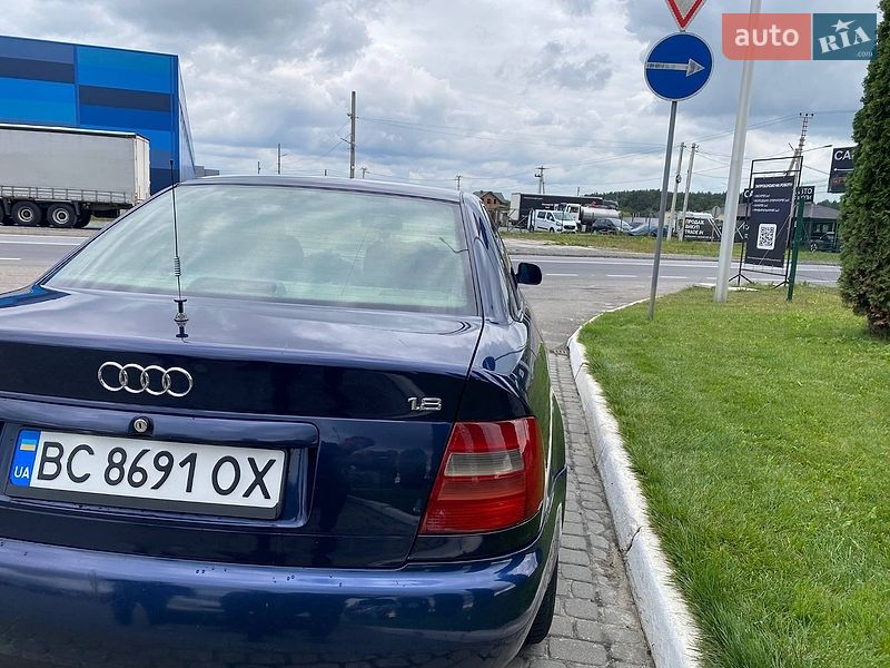 Седан Audi A4 1996 в Львове