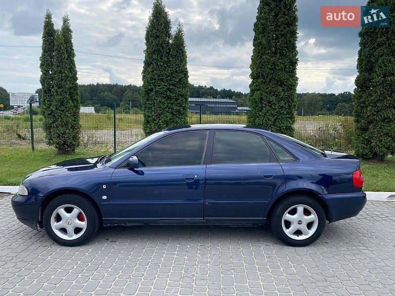 Седан Audi A4 1996 в Львове