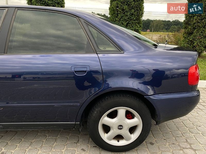 Седан Audi A4 1996 в Львове